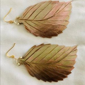 Shell 🐚 leaf earrings.